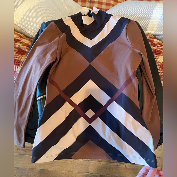 Burberry • Emery Top in Dark Brown Size Small - Picture 5 of 5
